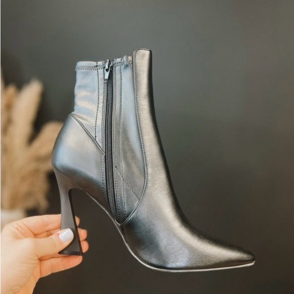 Qupid Sleek Black Heeled Boots
